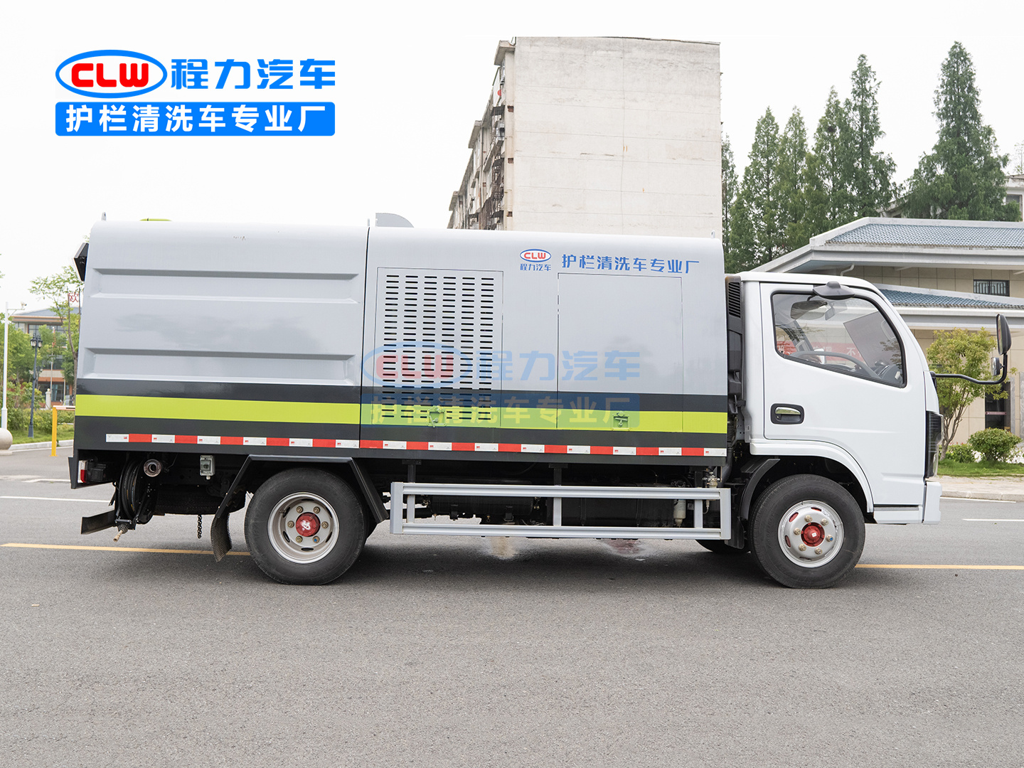 东风小多利卡中置护栏清洗车